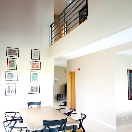 Villa R. Jorge Vieira Villa *